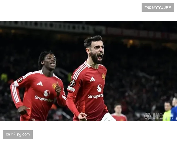 B费助攻后指向队徽,回应离队传闻展现忠诚 B费助攻后指向队徽,回应离队传闻展现忠诚